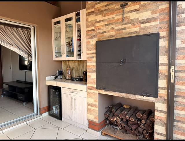 3 BEDROOM TOWNHOUSE FOR SALE IN WATERVAL EAST